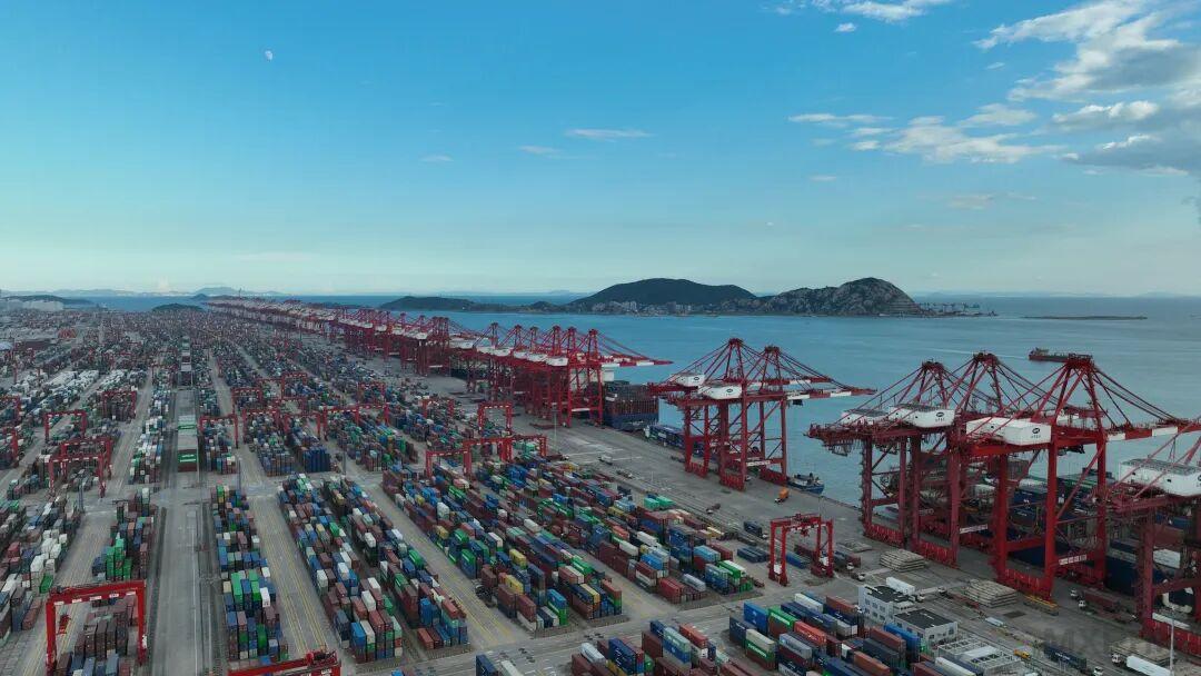 再创历史新高，上海港集装箱吞吐量连续16年位居世界第一